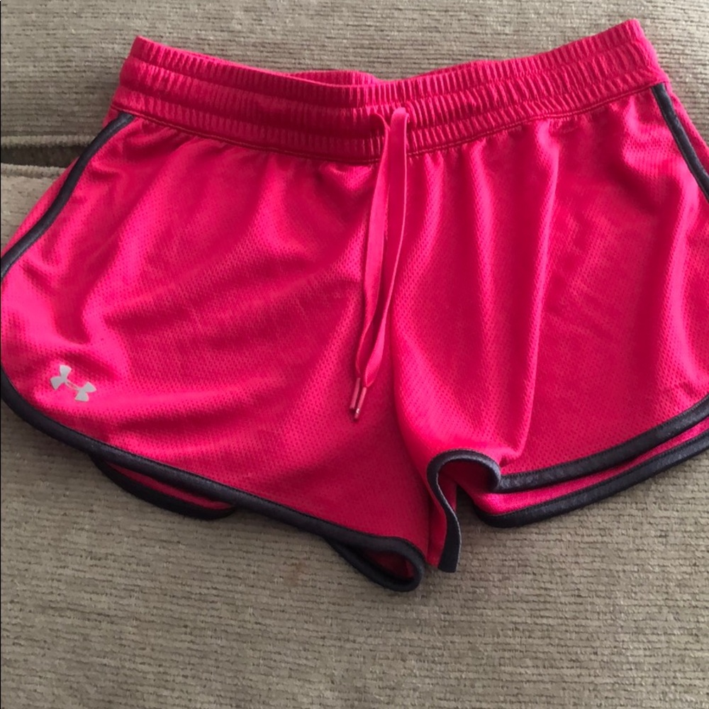 Under Armour semi-fitted shorts (S)